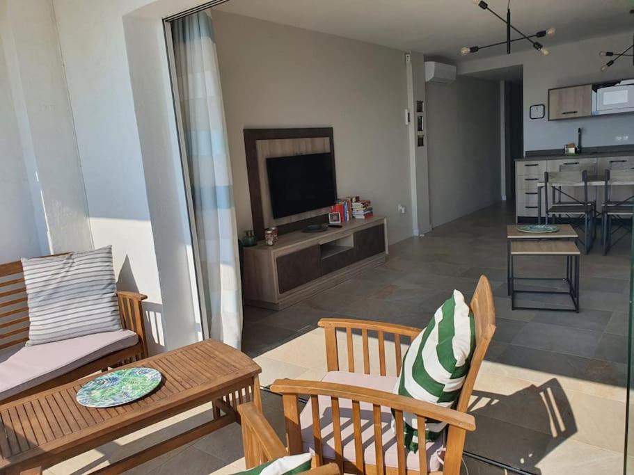 Front Mer - Sublime Appartement Moderne Et Confortable Εστεπόνα Εξωτερικό φωτογραφία
